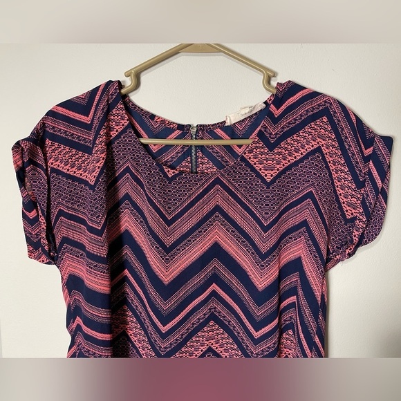 Pink Republic Short Sleeve Chevron Blouse - Picture 2 of 11